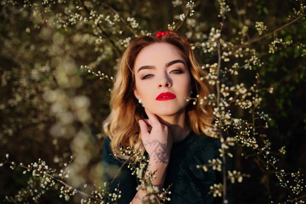 What Are the Best Techniques for Styling a Cashmere Wrap for Luxurious Warmth?